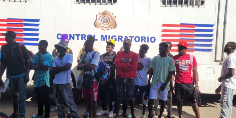 Interdicción migratoria dejo 58 indocumentados detenidos este viernes en Partido y el Pino Dajabón 