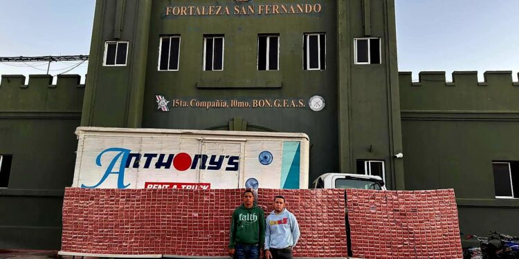 Ejército detiene dos personas y  ocupa contrabando de más de 700,000 cigarrillos en camión de envíos en Montecristi