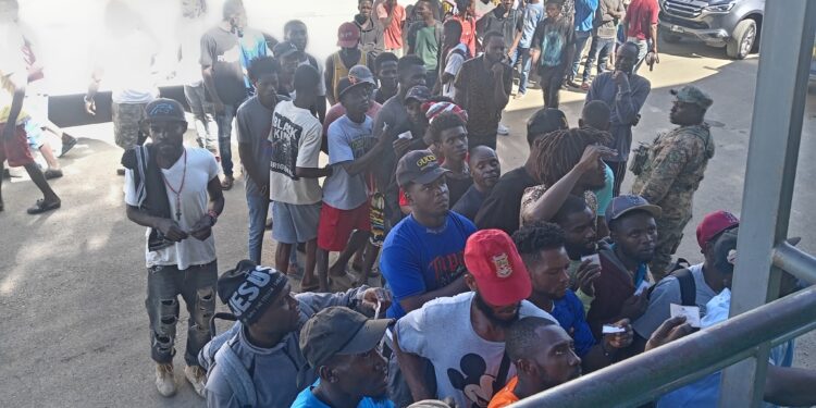Migración detiene 98 haitianos indocumentados durante interdicción en Loma de Cabrera y Dajabón 