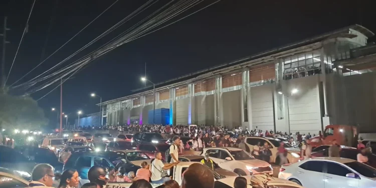 Usuarios reportan situación en la estación del metro Máximo Gómez