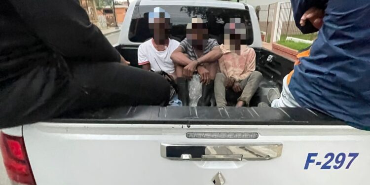 Detienen a unos 1,274 indocumentados en diferentes operativos y deportan a 887