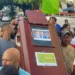 Vídeo; Manifestantes llevan ataúd al Palacio de Justicia en protesta por caso Senasa