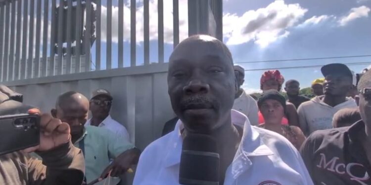 Asociación de comerciantes haitianos cerrará la frontera el próximo lunes si no flexibilizan cobros de aduanas en Dajabón 