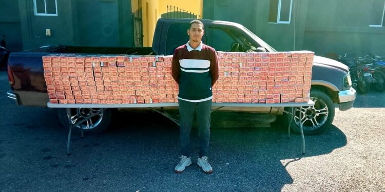 Ejército ocupa contrabando de más de 68 mil cigarrillos ocultos en caleta de una camioneta en Montecristi