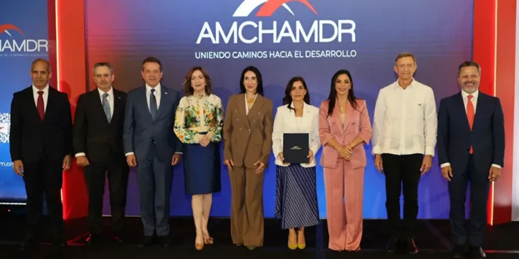 Embajadora de EE.UU. tiene la crisis de Haití entre sus prioridades