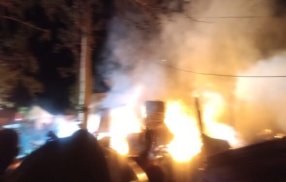 Incendio reduce a cenizas tres viviendas en la Mara Dajabón
