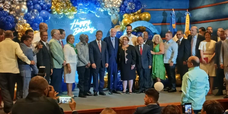 Leonel Fernández celebra sus 72 años rodeado de seguidores en Funglode