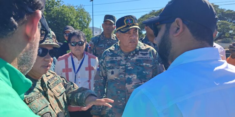 Director de migración y vice ministerio de obras públicas realizan levantamiento para ampliación y remodelación del puente fronterizo en Dajabón