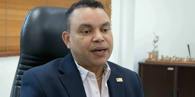 Oficializan nuevo director del SNS tras renuncia de Mario Lama