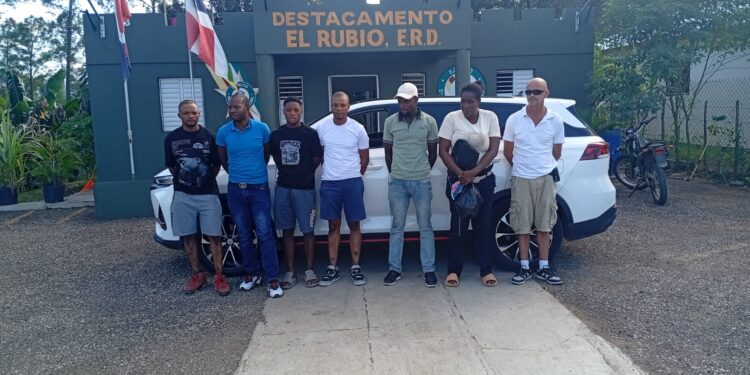 Ciudadano canadiense es detenido por transporte de haitianos indocumentados en Santiago