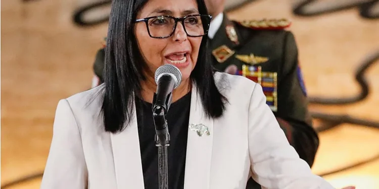 Delcy reitera que es la presidenta encargada de Venezuela tras la imagen publicada por Trump