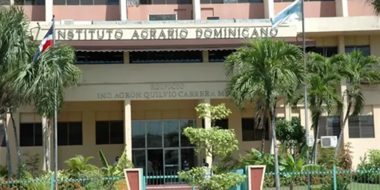 IAD pone en marcha programa nacional para regularizar ocupaciones de terrenos en el país
