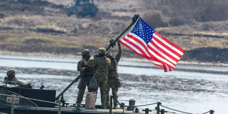 Tucker Carlson: EE.UU. se prepara para una gran guerra