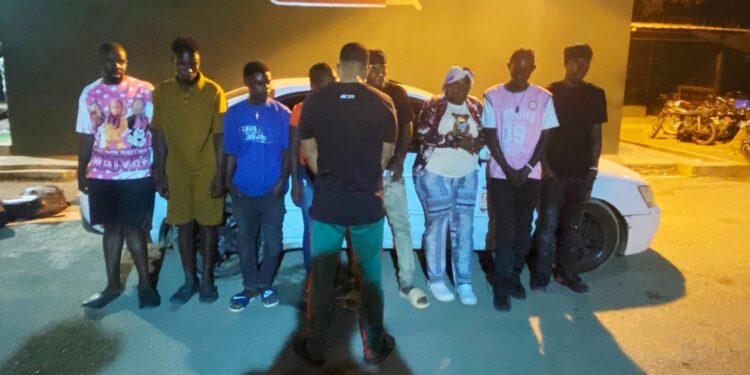 Ejército presenta ante el Ministerio Público a dos conductores detenidos con haitianos indocumentados en Valverde