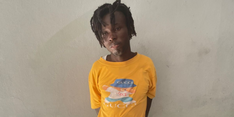 Haitiano es acusado de casi amputarle una mano a su pareja en intento de feminicidio; PN lo apresa