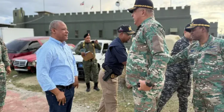 Director de migración Lee Ballester y alcalde Jesús Jerez de Montecristi acuerdan realizar actividades conjuntas