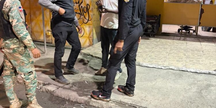 Migración detiene 1,579 extranjeros en condición migratoria irregular y deporta 1,277 en operativos de las tres macro-regiones del país.