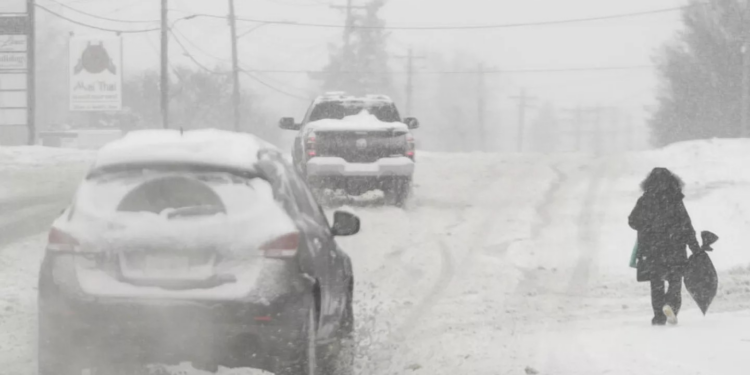 Aumentan a 34 los muertos por tormenta nieve y hielo en EEUU