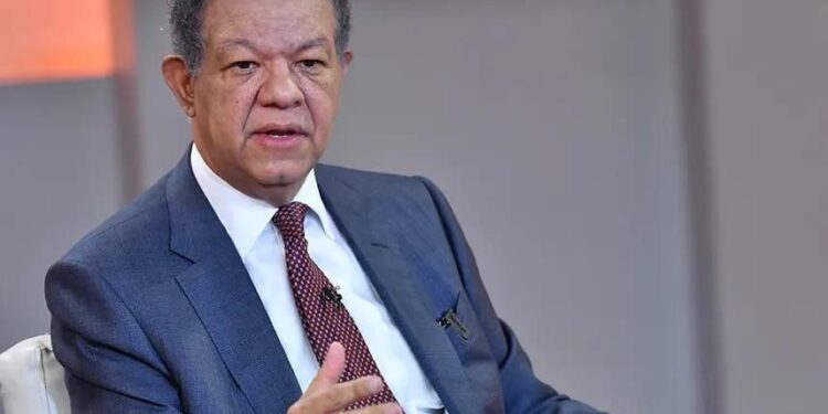 Leonel opina sector eléctrico no recibe «inversiones necesarias»