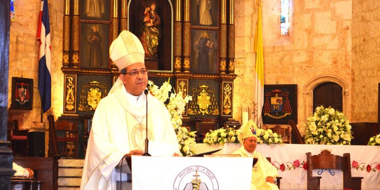 Arzobispo Morel Diplán preside eucaristía por la XXXIV Jornada Mundial del Enfermo en la Catedral Primada de América