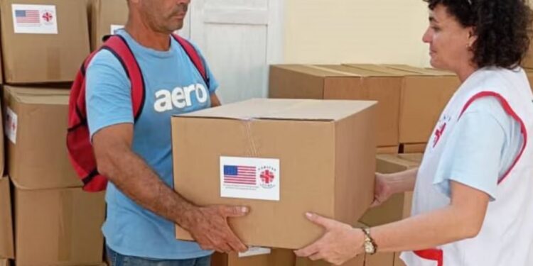 Barco con ayuda humanitaria de EEUU arriba a Santiago de Cuba