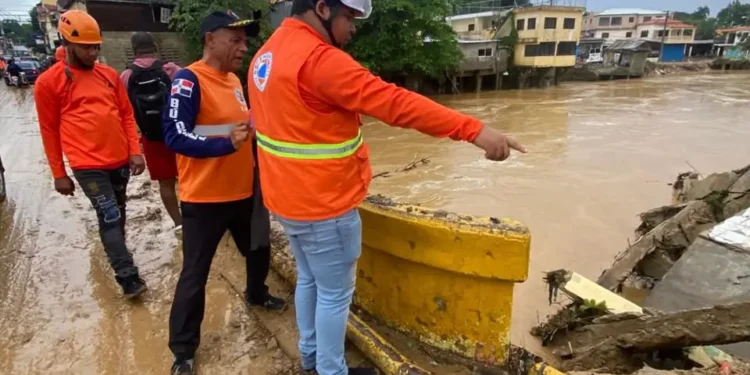 Colapsan tres locales comerciales y 200 viviendas en comunidades de Espaillat