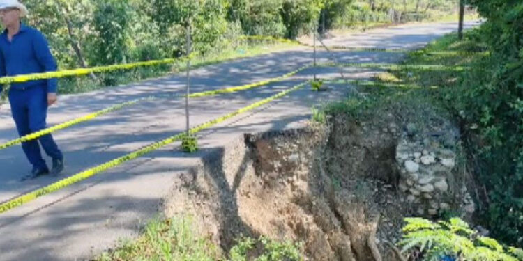Derrumbe en la entrada principal de Villa Isabela, en Puerto Plata