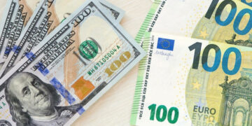 Dólar y euro siguen a la baja en RD; se venden a $61.72 y 76.05