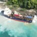 Encalla barco que transporta mercancías a islas del Caribe en la bahía de Luperón