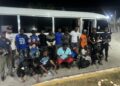 gentes de DGM detienen minibús con 11 haitianos