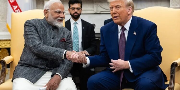 Trump baja aranceles a India; ésta no comprará petróleo ruso