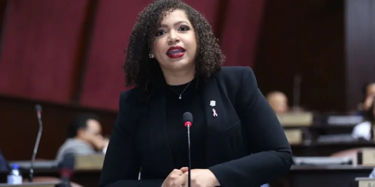 Diputada Juliana O’Neal pide aclaraciones sobre Senasa y proyectos inconclusos al presidente en rendición de cuentas