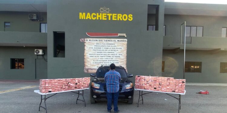 Ejército ocupa 60 mil cigarrillos ocultos en una jeepeta en Montecristi