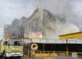 PN desmiente reportes de saqueos tras incendio en sucursal de L&R Comercial en Villa Mella