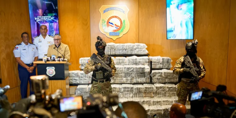 Arrestan cinco hombres y ocupan 564 paquetes de presunta cocaína en Barahona