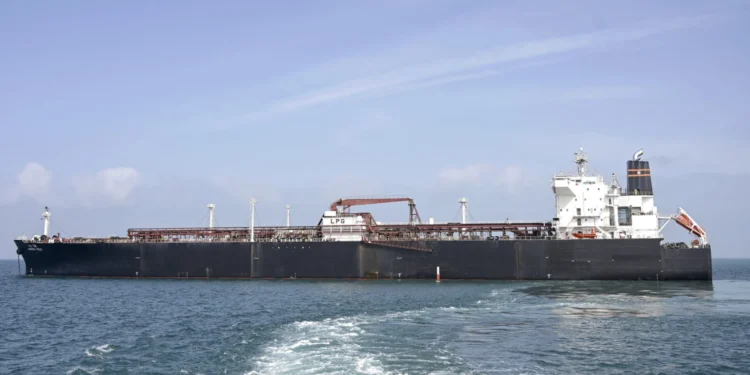 Estados Unidos autoriza la entrega y venta de petróleo iraní que ya se encuentra en el mar