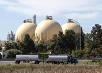 Petróleo Texas sube este lunes 3,25%, se coloca a 102 dólares