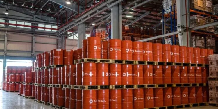 Petróleo retoma senda alcista; vuelve a superar los 100 dólares