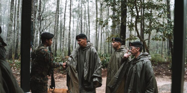 Comandante del Ejército recorre frontera sur; visita destacamentos y puestos fronterizos en provincias Pedernales e Independencia