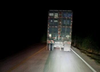 Ejército detiene camionero que transportaba extranjeros indocumentados encima de furgón en Las Matas de Farfán
