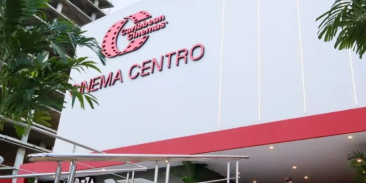 Tiroteo en Cinema Centro deja un muerto y un policía herido