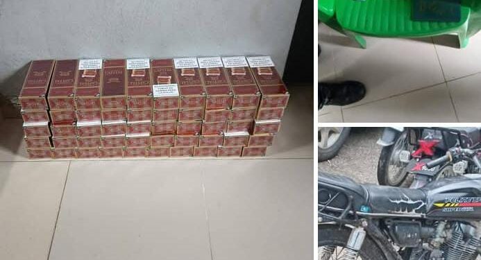 Policía Preventiva arresta dos personas, ocupa Cincuenta cajas de Cigarrillos y 300 mil pesos tras persecución Policial en Dajabón
