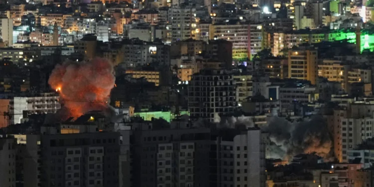Irán lanza nuevos ataques y pide la sangre de Trump mientras Israel ataca infraestructura iraní