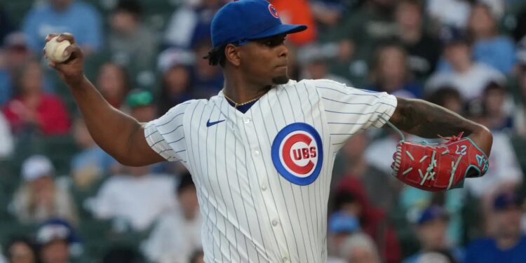 Dominicano Edward Cabrera brilla en su debut con Chicago