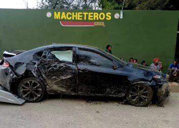 Ejército detiene indocumentados en un vehículo que intentó huir tras persecución en Valverde
