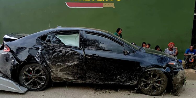 Ejército detiene indocumentados en un vehículo que intentó huir tras persecución en Valverde
