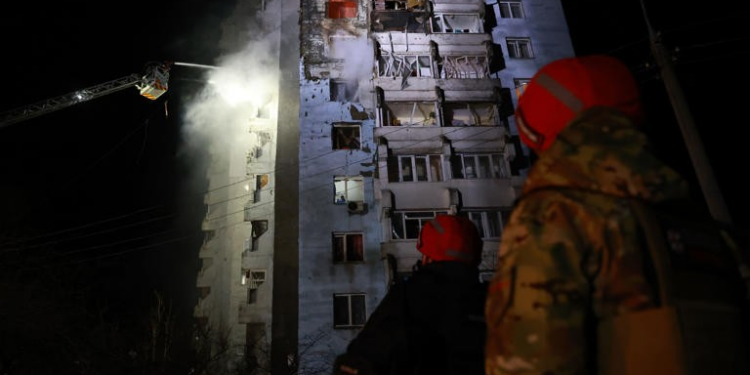 Cuatro muertos y al menos 27 heridos deja ataque Rusia a Kiev