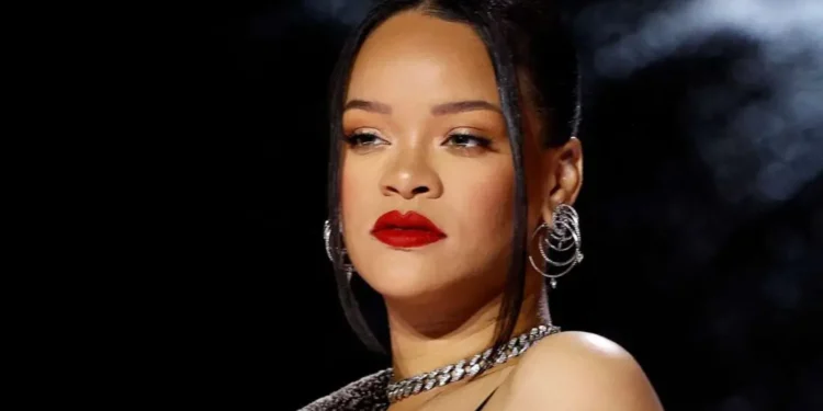 Acusan de intento de asesinato a mujer que disparó contra la casa de Rihanna