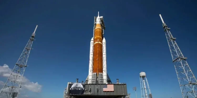 NASA corrige fallas en cohete de Artemis II y apunta a lanzamiento en abril