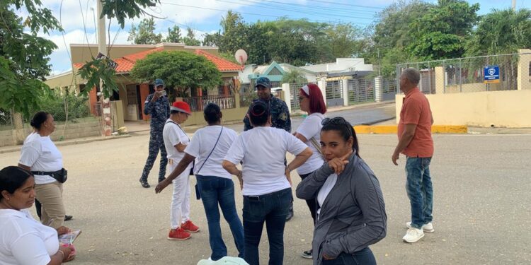 Mujeres organizadas protestan por mal estado de carretera en la Vigía Dajabón 
